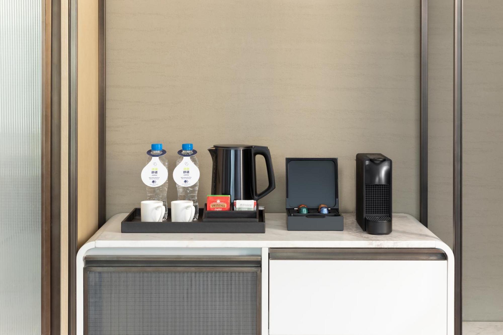 ホテル Doubletree By Hilton Kunming Airport エクステリア 写真