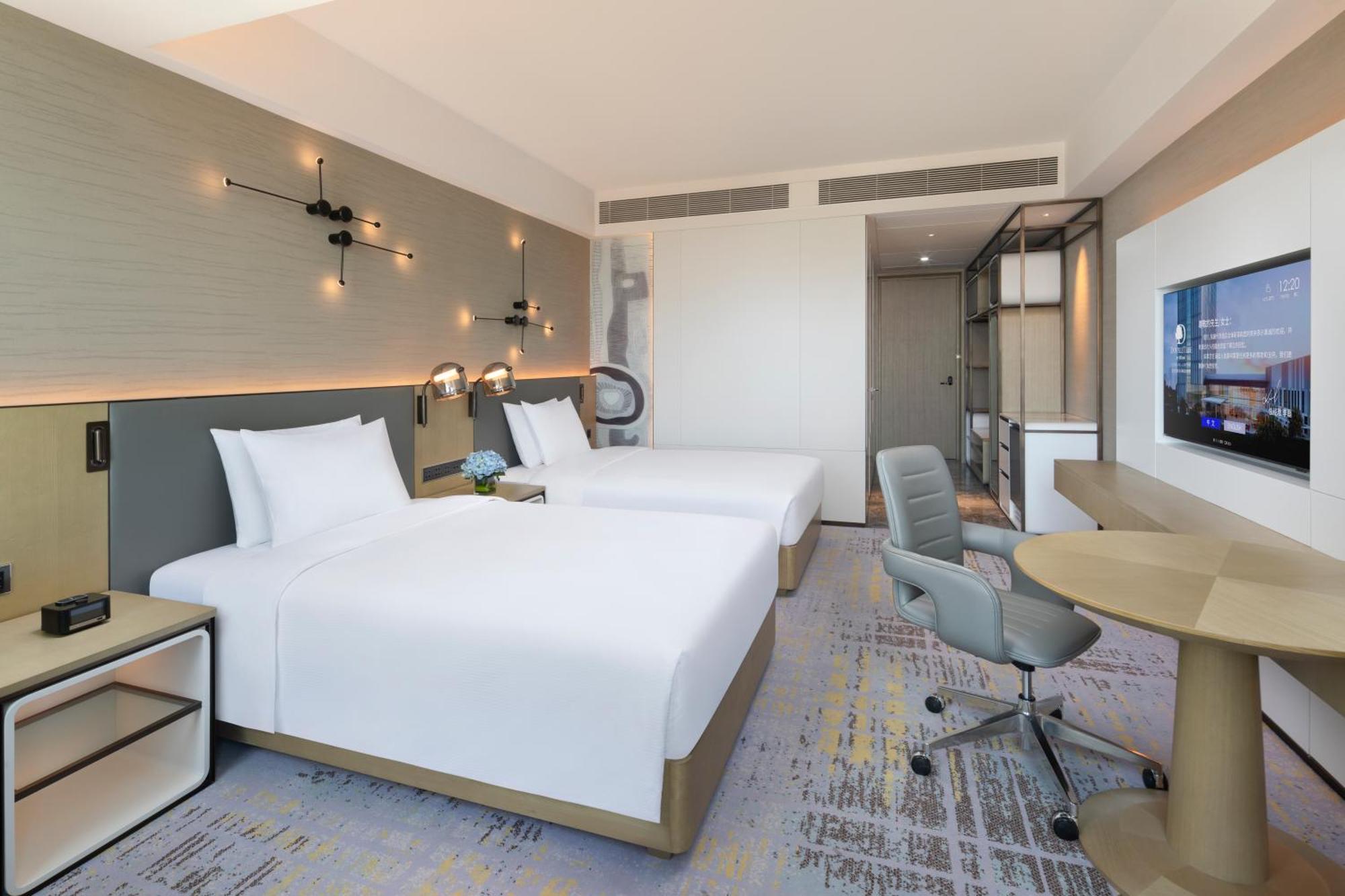 ホテル Doubletree By Hilton Kunming Airport エクステリア 写真