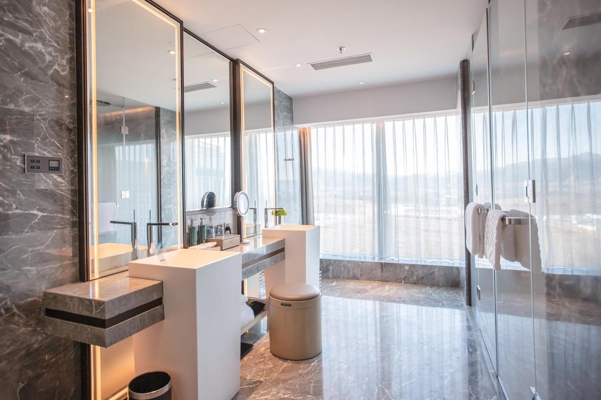 ホテル Doubletree By Hilton Kunming Airport エクステリア 写真