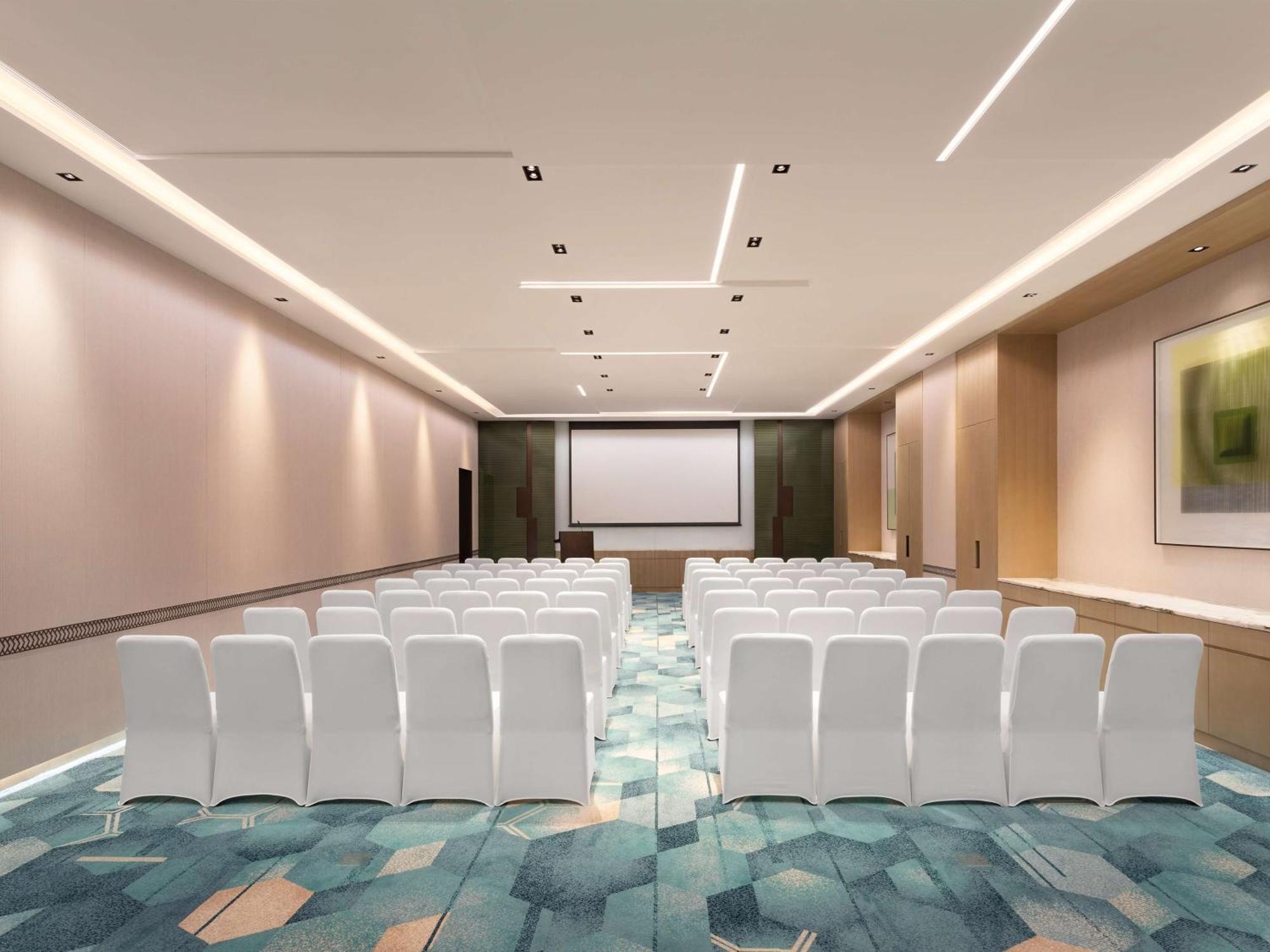 ホテル Doubletree By Hilton Kunming Airport エクステリア 写真