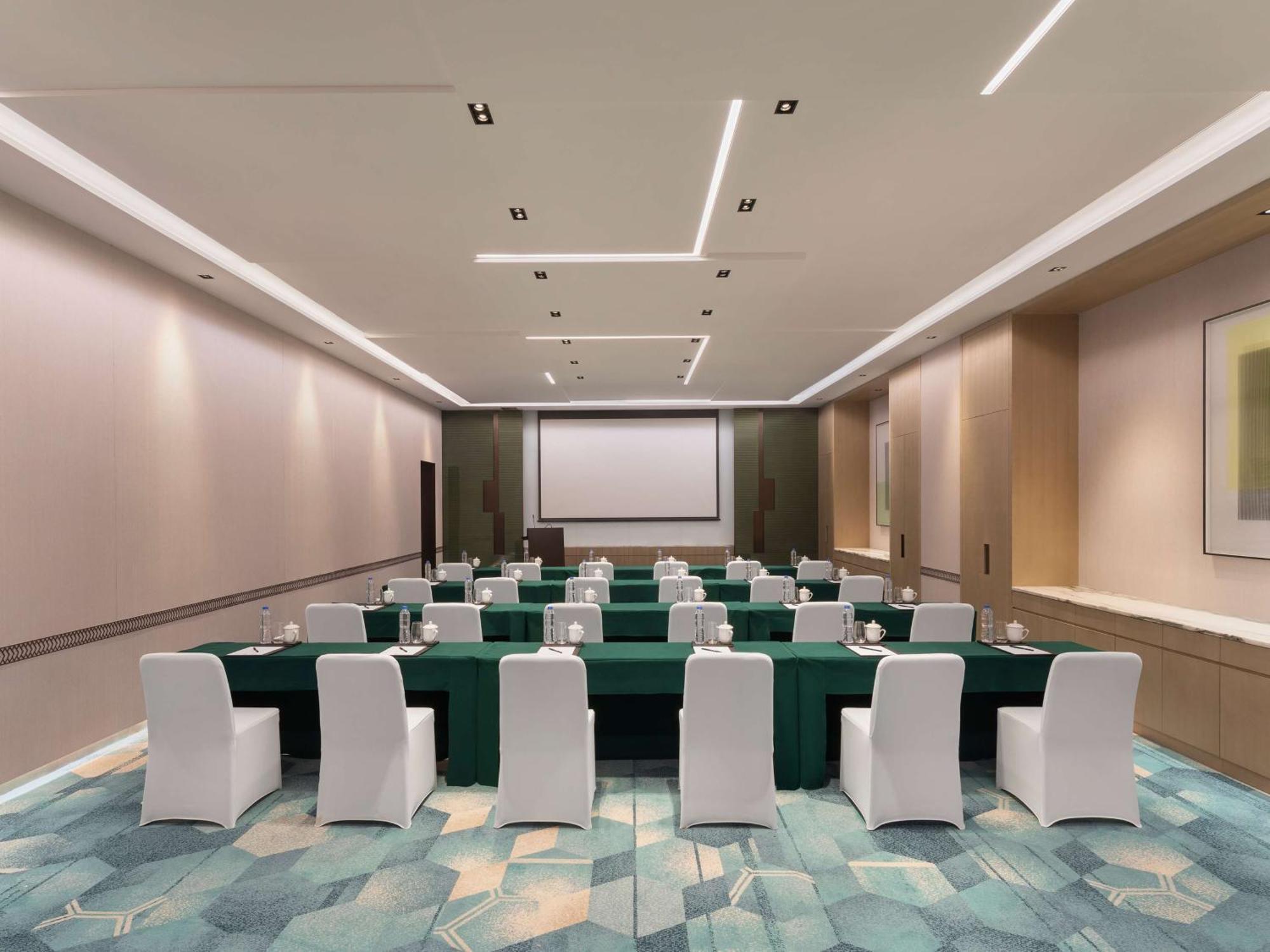 ホテル Doubletree By Hilton Kunming Airport エクステリア 写真