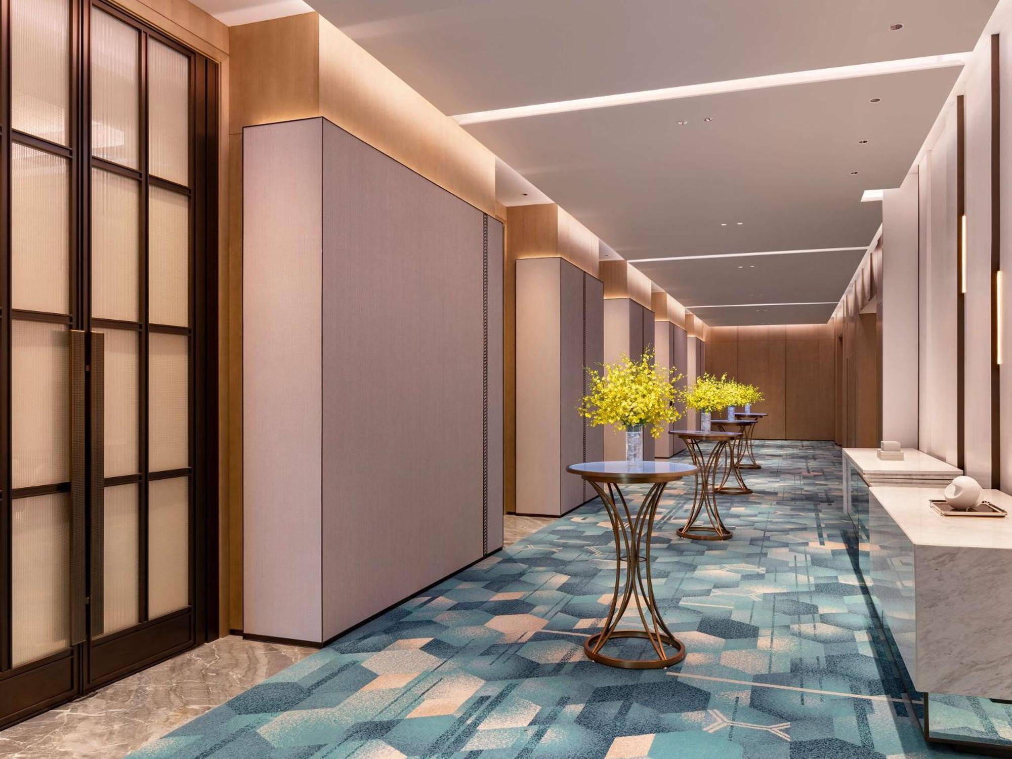 ホテル Doubletree By Hilton Kunming Airport エクステリア 写真