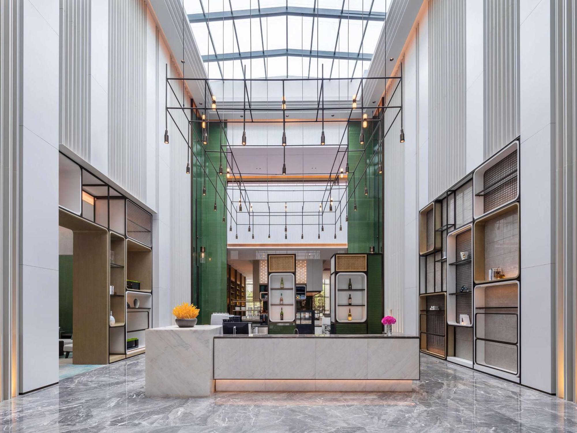 ホテル Doubletree By Hilton Kunming Airport エクステリア 写真