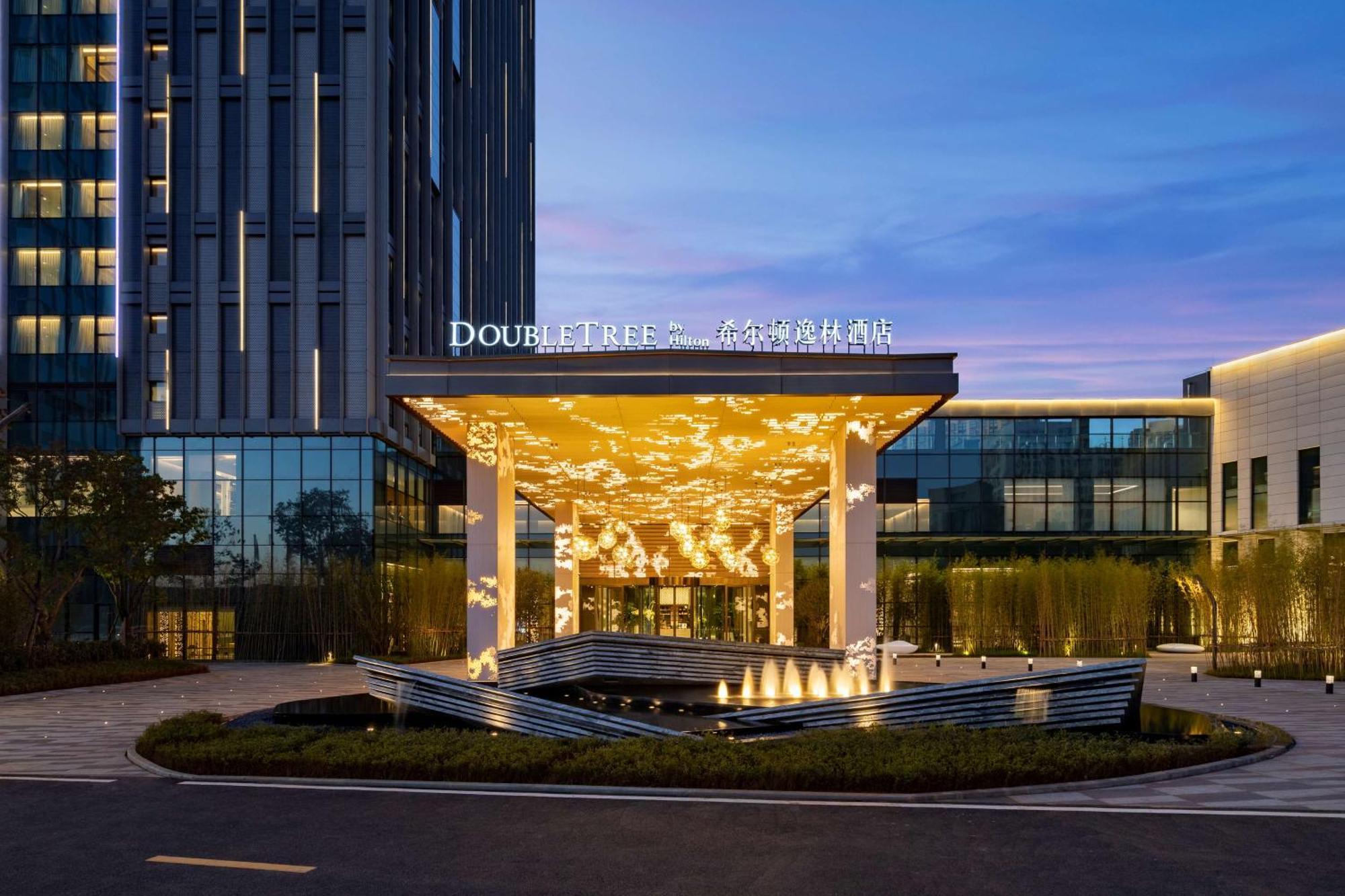 ホテル Doubletree By Hilton Kunming Airport エクステリア 写真