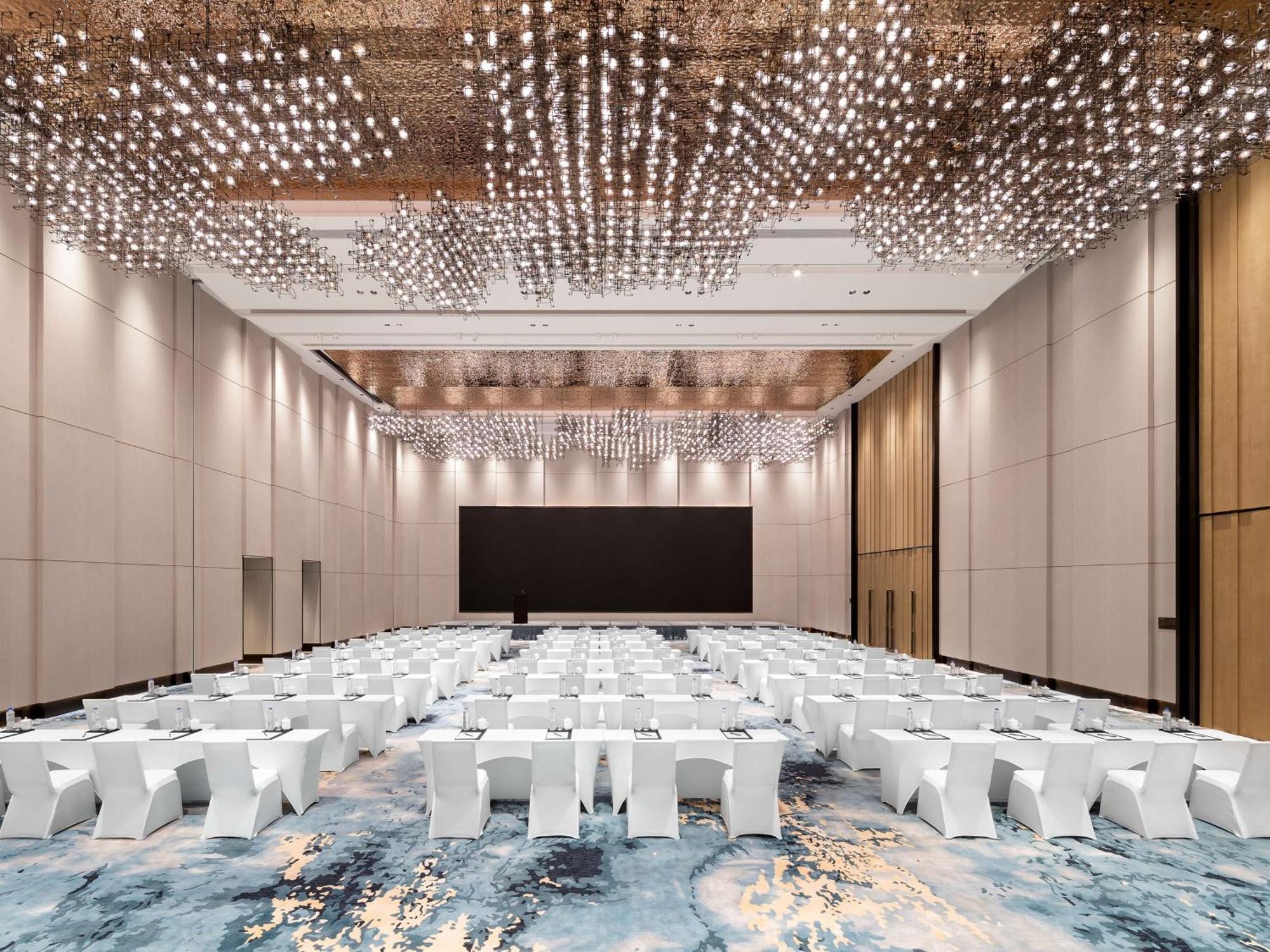 ホテル Doubletree By Hilton Kunming Airport エクステリア 写真