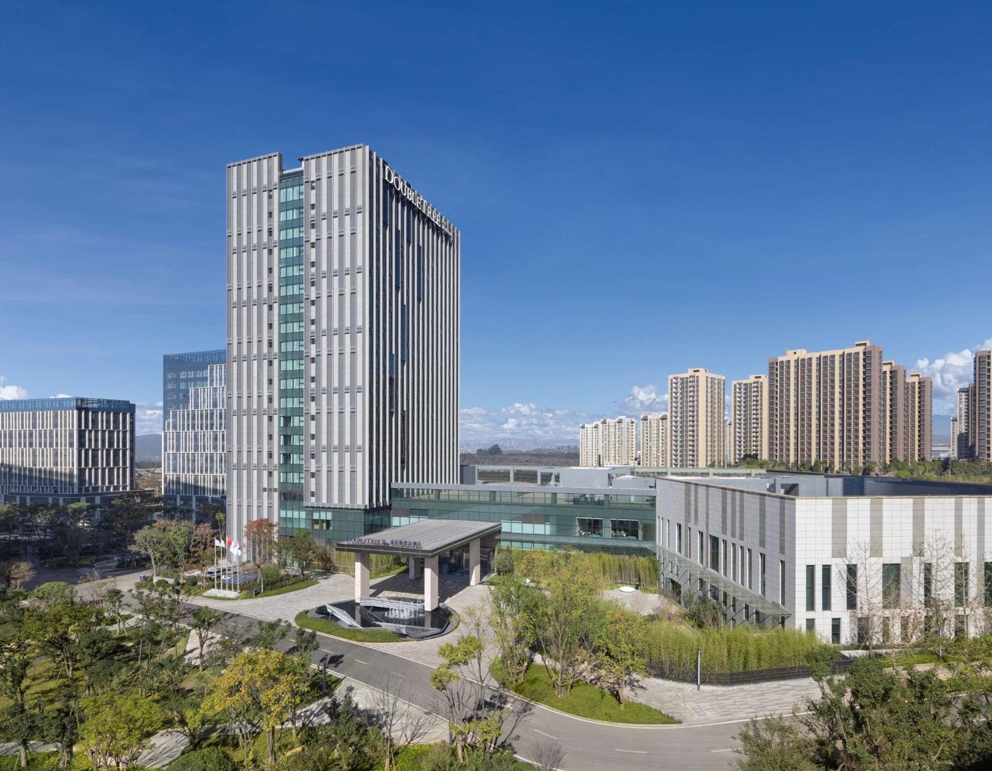 ホテル Doubletree By Hilton Kunming Airport エクステリア 写真