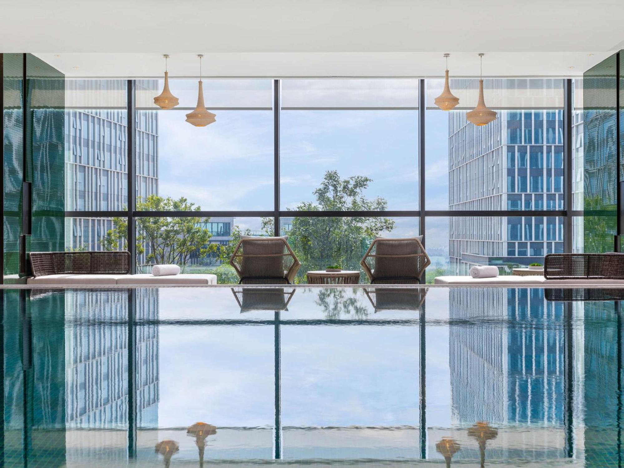 ホテル Doubletree By Hilton Kunming Airport エクステリア 写真