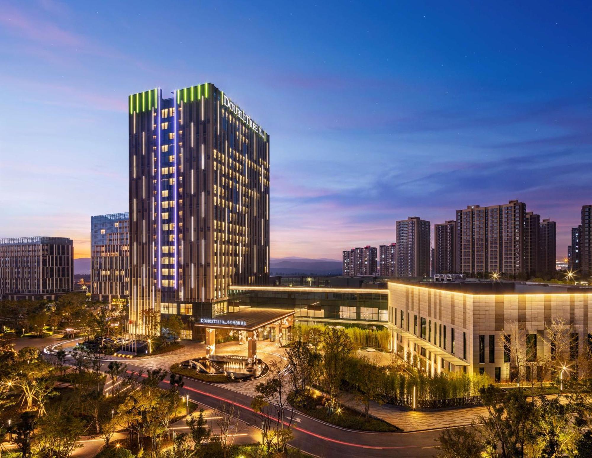ホテル Doubletree By Hilton Kunming Airport エクステリア 写真